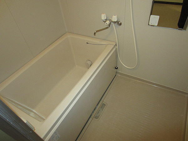 パストラーレ久米田の浴室|落ち着いた空間のお風呂です