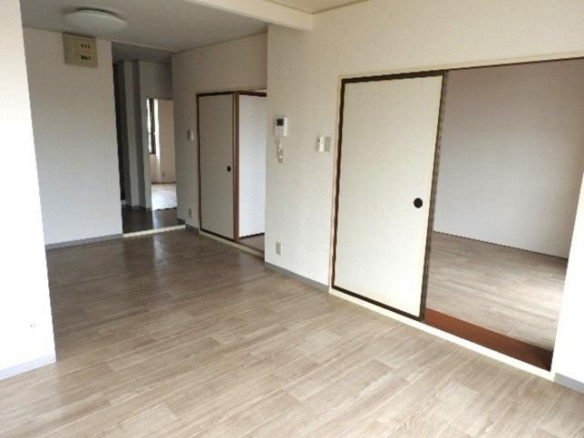 岸和田市春木旭町のハイツの居間・リビング|使いやすい居間です