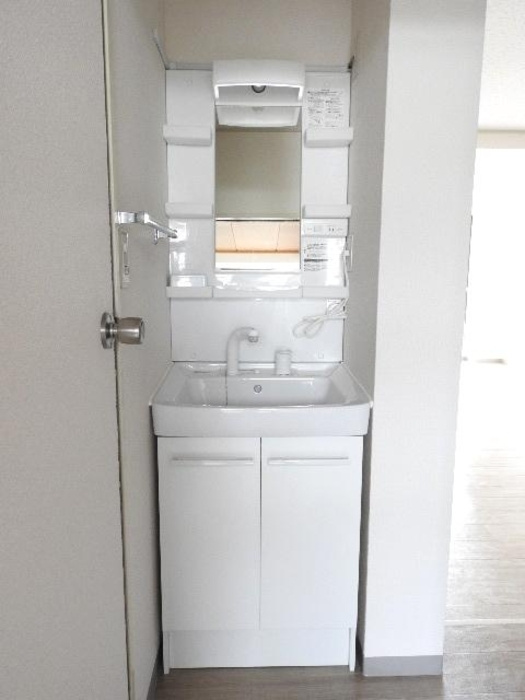 岸和田市春木旭町のハイツの洗面所|脱衣スペースもあります