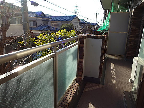 レジデンス岸和田のバルコニー|外からの目が気にならないバルコニーで洗濯物が干せます