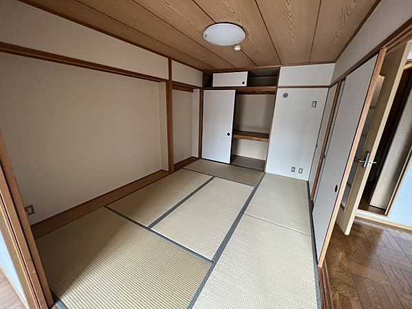 レジデンス岸和田の和室|畳の上でゆっくりとくつろげる和室です