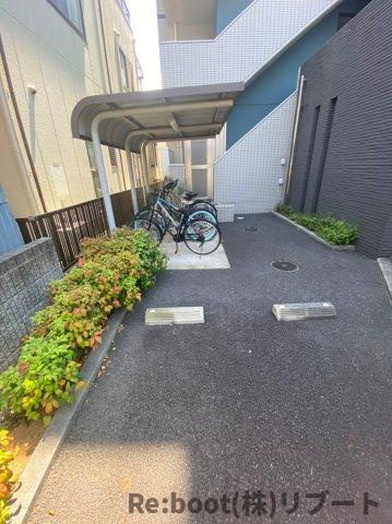 プレジールの駐車場