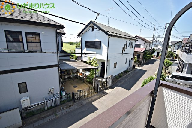 上尾市畔吉　中古一戸建ての前面道路含む現地写真