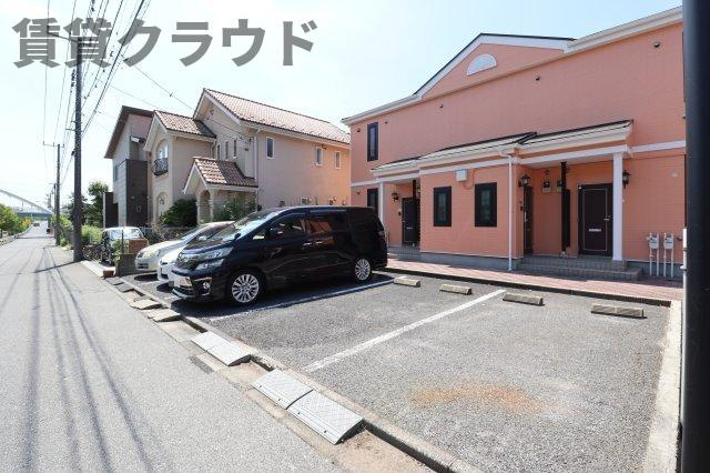 サンハイム学園前　Ａの駐車場|駐車場があるので、車を買う予定の方も安心です