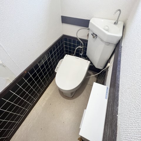 室蘭市日の出町３丁目17-4戸建のトイレ
