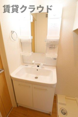 メゾン　ポプルスの独立洗面台|朝の支度にも助かる、独立の洗髪洗面化粧台