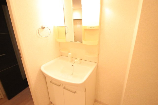 サイプレス小阪駅前の独立洗面台