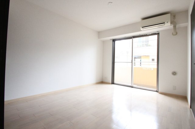 サイプレス小阪駅前の洋室