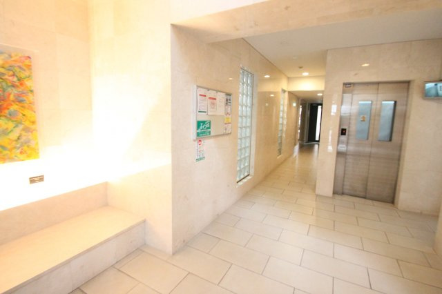 サイプレス小阪駅前のエントランス