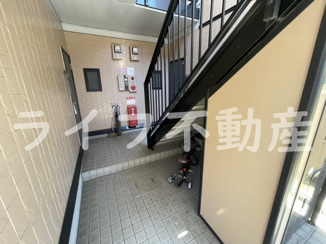 サンビレッジ・ラポール C棟のエントランス