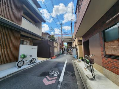 シャーメゾンベゴニア三条の周辺|前面道路