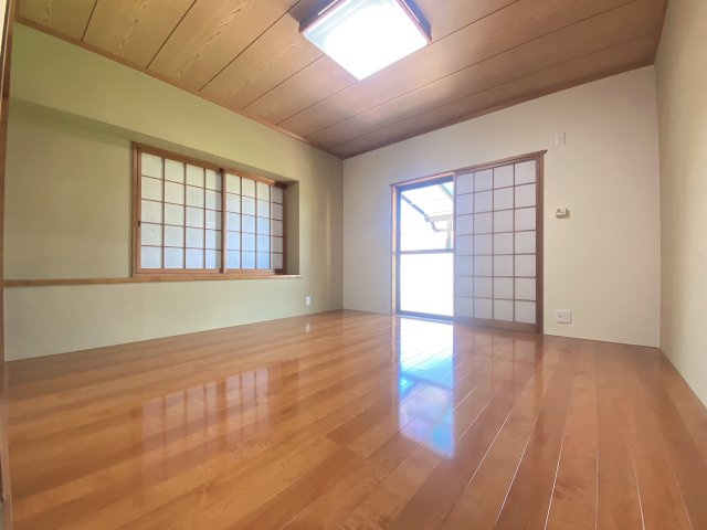 小山田貸家の洋室
