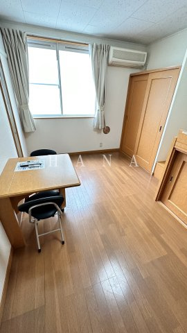 グリーンヒル古宮の居間・リビング