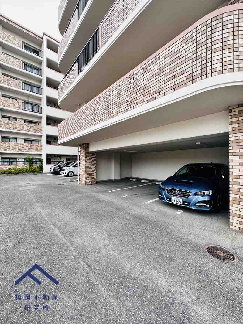 ルアンジュ都府楼の駐車場