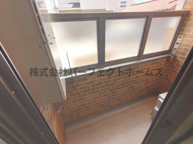 プレミール郡津のバルコニー|暖かな日差しのふりそそぐバルコニー