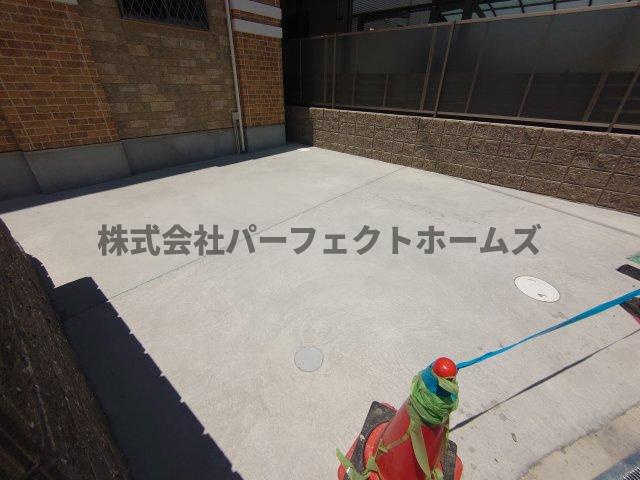 プレミール郡津の駐車場