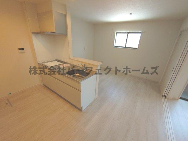 プレミール郡津の居間・リビング