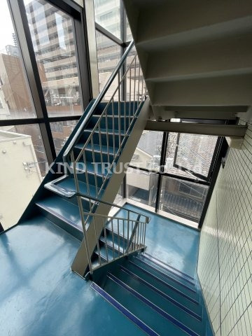 ローズコーポひらすなのロビー|ゆとりのあるロビーです