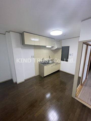 ローズコーポひらすなの居間・リビング|こちらの居間で趣味の時間をお楽しみください