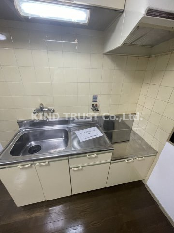 ローズコーポひらすなのキッチン|コンパクトなキッチンで掃除もラクラク