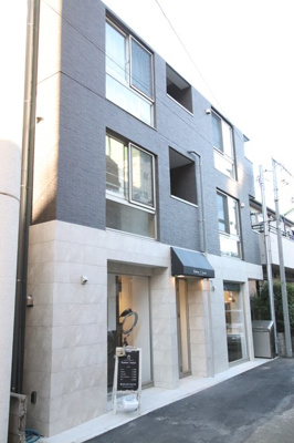 ★2018年7月築！鉄筋コンクリート造３階建マンション★