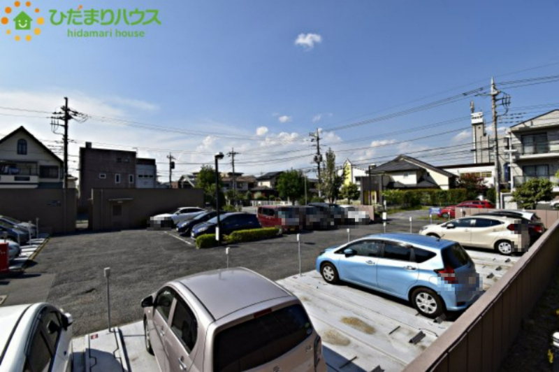 コスモ鴻巣ロイヤルフォルムの駐車場