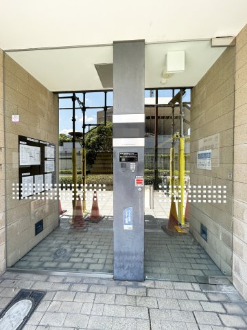 La Douceur湊町のエントランス