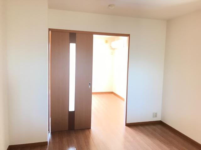 アルパインガーデンの寝室|洋室