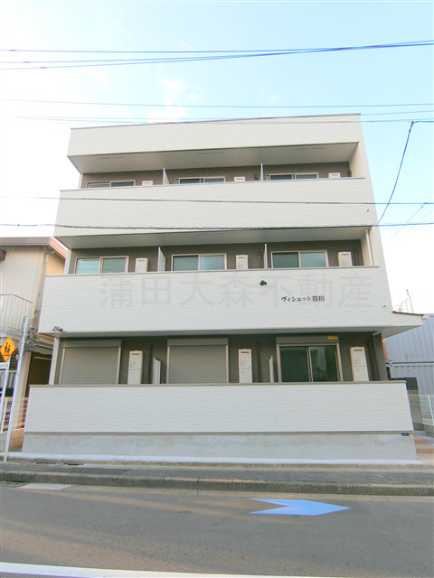 ヴィシェット羽田の外観|2019年12月築　木造地上3階建て総戸数9戸TVモニター付オートロック宅配BOXのある人気賃貸アパート　京急空港線天空橋駅最寄りの東京都大田区羽田5丁目　穴守稲荷駅も徒歩圏内