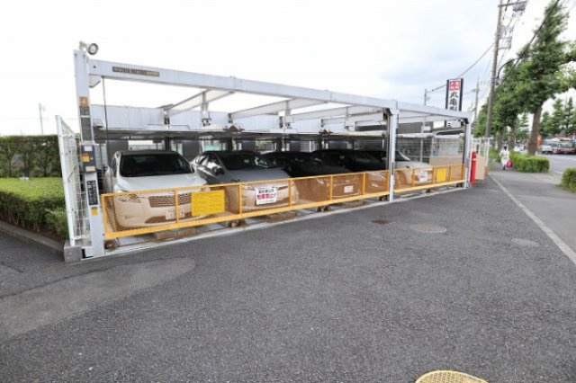 ダイアパレス西立川の駐車場