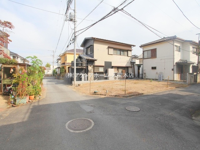入間市宮前町・全1区画　建築条件なし土地　の前面道路含む現地写真|西側道路4.2ｍ、北側道路4ｍ　に面した角地になります
