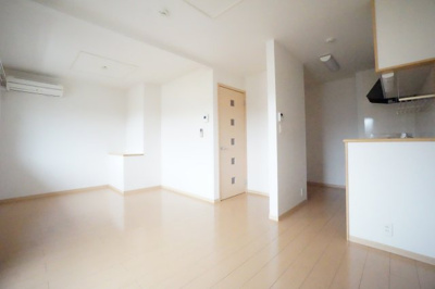 【居間・リビング】 | プラシード ツバサⅢ | ※同物件・同タイプの写真です。