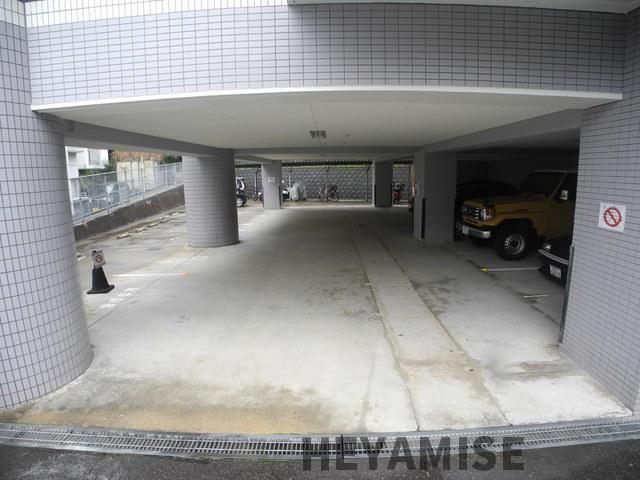 ラ・レジダンス・ド・シャルールの駐車場