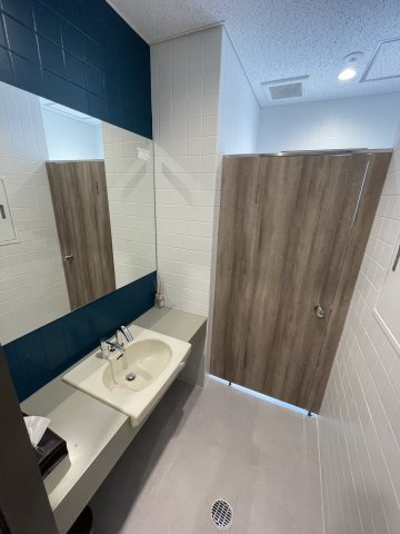 シャイニースクエア浜松の洗面所|共用女性用