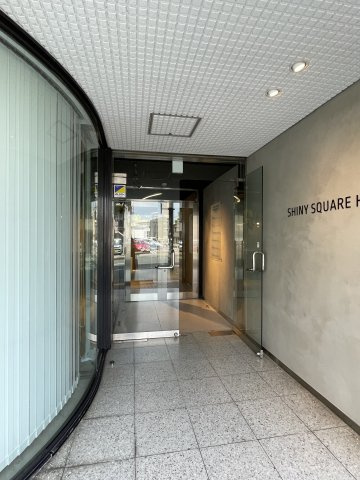 シャイニースクエア浜松のエントランス