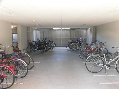 フォース三条の駐車場|駐輪場