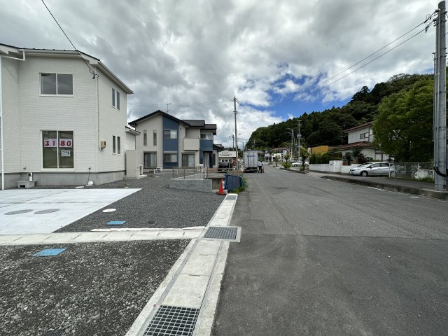 平下荒川3期4棟の前面道路含む現地写真|2023.7月撮影　