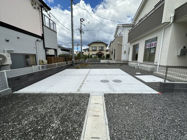 平下荒川3期4棟の駐車場|2台以上可