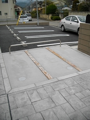 フォレスト・あざみの駐車場