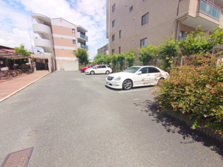 【駐車場】