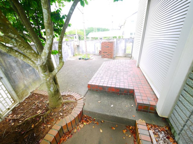 東金市松之郷　中古戸建の庭|内装リフォーム済み平成23年浴室 1階トイレ交換 ミサワホーム施工軽量鉄骨５LDK 屋上付き