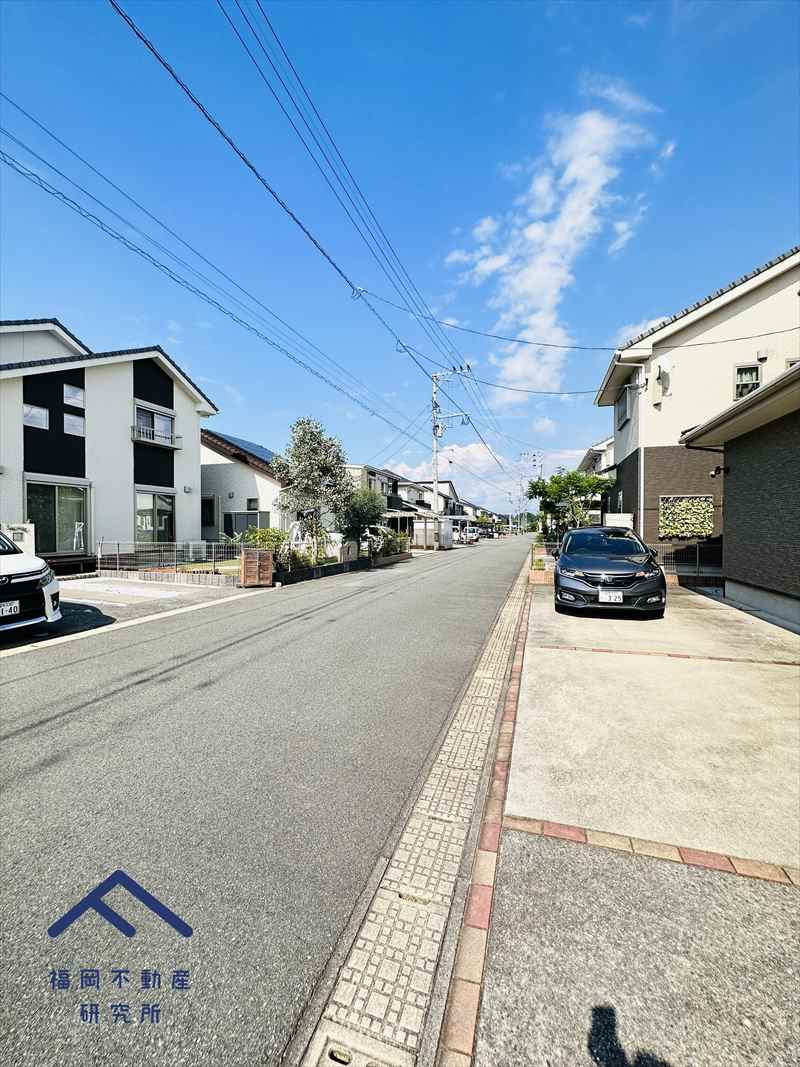 小郡市二森　戸建ての前面道路含む現地写真