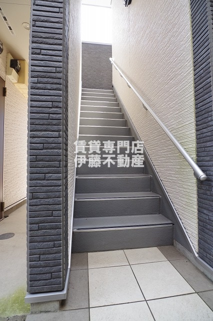 Globe amaranth 庄内通のロビー