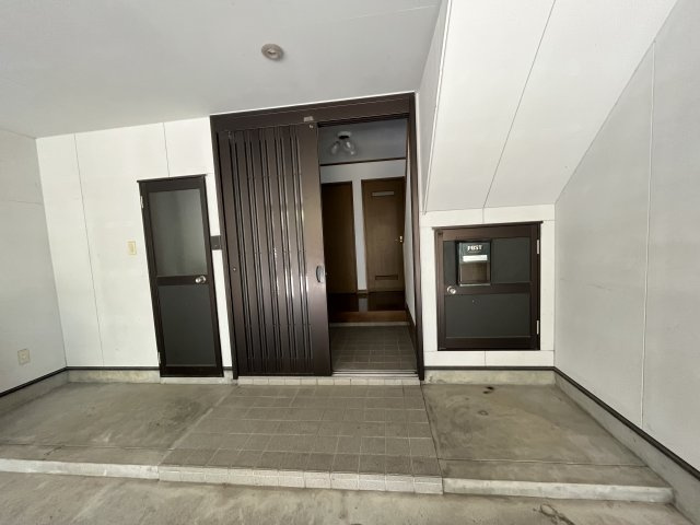 本町貸家　H邸のエントランス