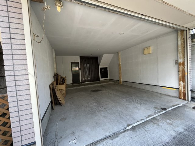 本町貸家　H邸の駐車場