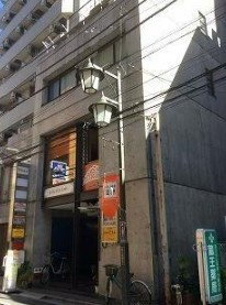 【外観】 | 高円寺クアトロビル | 鉄筋コンクリート造のがっちりとした建物。