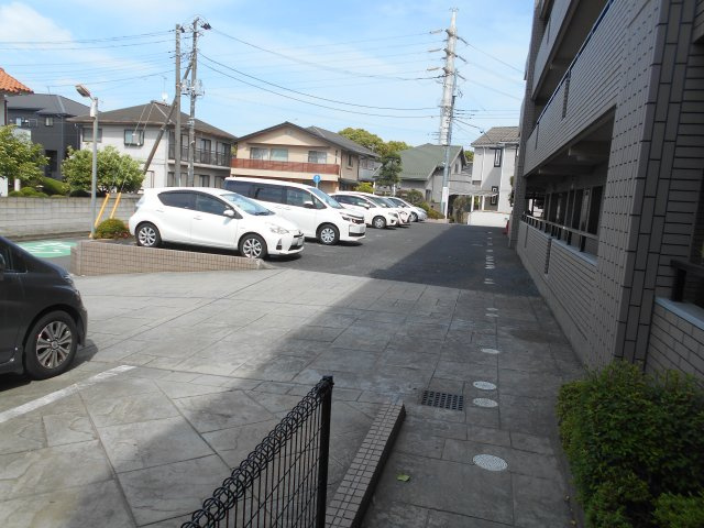 バルベリーニ東船橋の駐車場