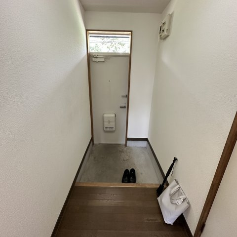 ハイツタカサキ１号棟の玄関