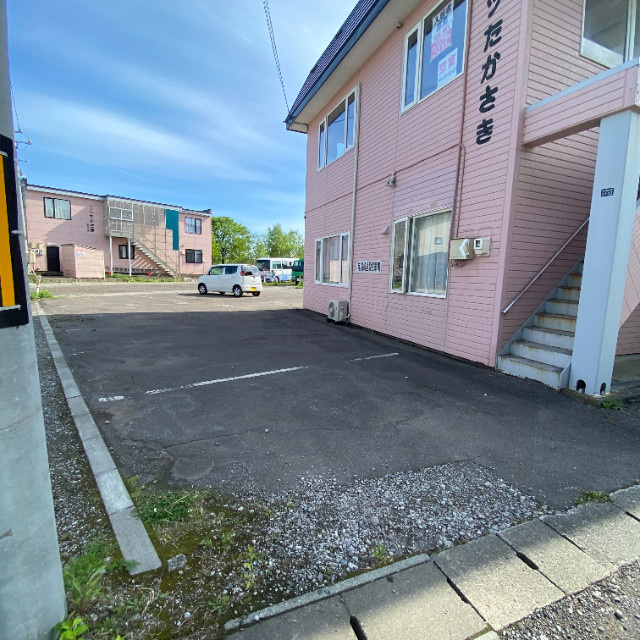 ハイツタカサキ１号棟の駐車場