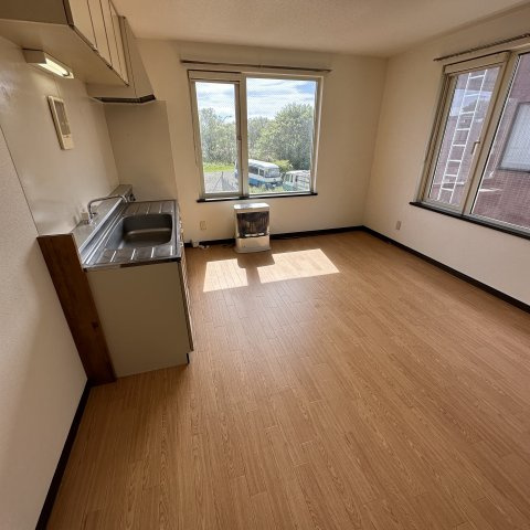 ハイツタカサキ１号棟の居間・リビング